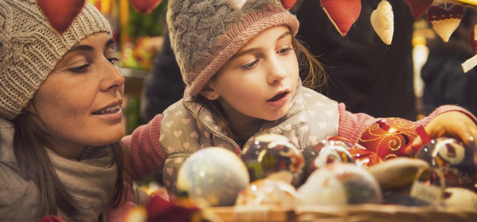 Mutter und Tocher Weihnachtsmarkt